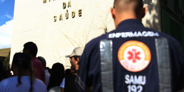 Ministério da Saúde prevê pagamento do piso da enfermagem a partir de agosto