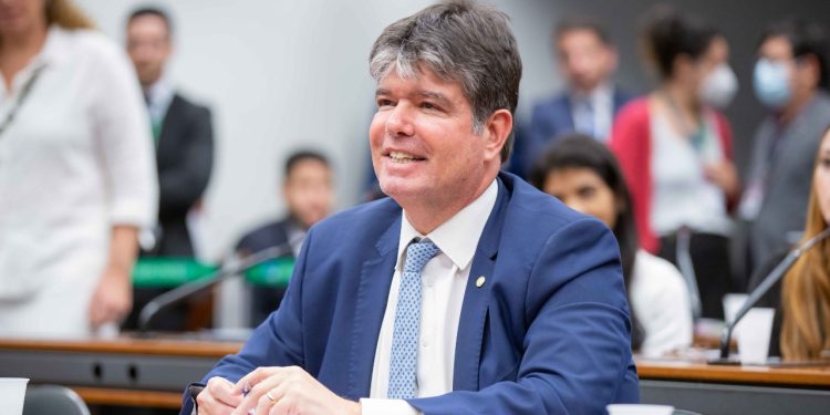 Ruy Carneiro é o deputado federal que mais gastou dinheiro público no primeiro semestre