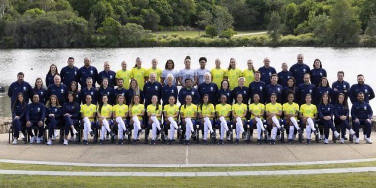 Com a maior delegação da história em Copas, Seleção brasileira feminina faz foto oficial
