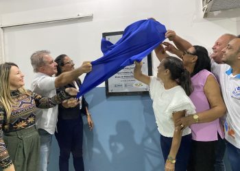 Prefeitura de Patos entrega cobertura e reforma da quadra esportiva da EMEF Anaiza Calixto