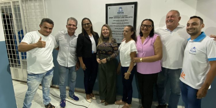 Prefeitura de Patos entrega cobertura e reforma da quadra esportiva da EMEF Anaiza Calixto