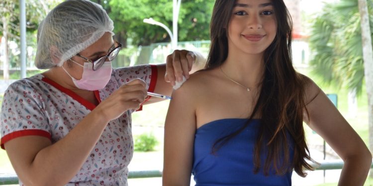 Campina Grande vacina o dobro de João Pessoa e é a cidade que mais imuniza na Paraíba