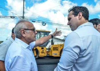Cícero Lucena acompanha Lucas Ribeiro em visita a obras de ligação viária entre Mangabeira e a PB-008
