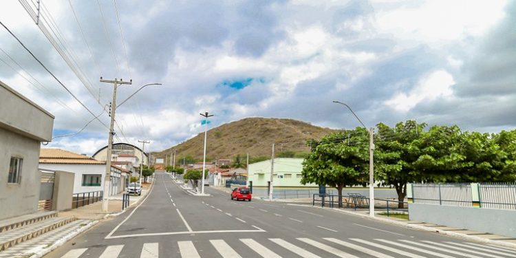 João Azevêdo entrega travessias urbanas de Salgadinho e de Junco do Seridó e destaca transformação dos municípios contemplados