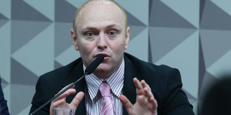 Marqueteiro de Bolsonaro queria código-fonte falso, afirma Delgatti