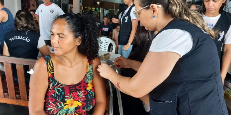 Vacinas contra Covid-19, Influenza e do calendário de rotina estão disponíveis em diversos serviços de saúde de João Pessoa