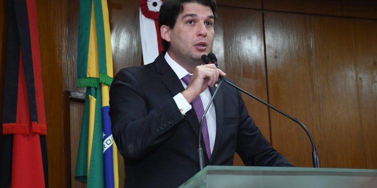 Vereador pede aprovação de projeto que regulamenta transporte de passageiros através de motos por aplicativos