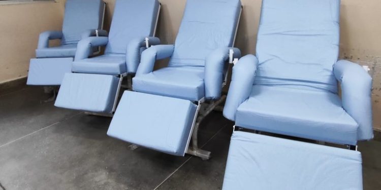 Hospital de Trauma de Campina Grande recebe 60 novas poltronas para acompanhantes de pacientes