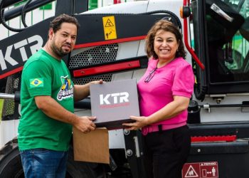 Prefeita de Barra de Santana agradece a Veneziano por retroescavadeira: “Garantirá melhor mobilidade das pessoas”