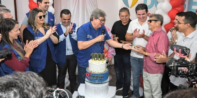 João Azevêdo entrega equipamentos de saúde, reforma de escola, inspeciona obras e autoriza novos investimentos em Patos