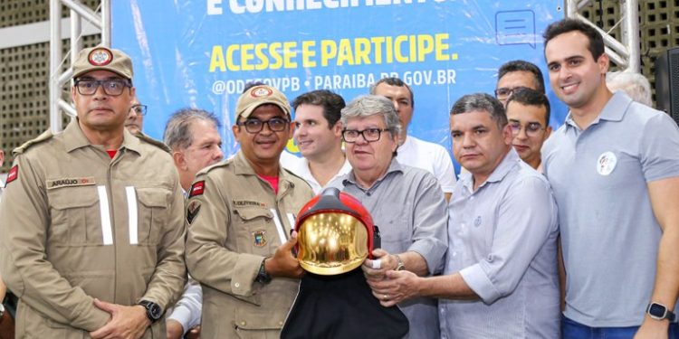 João entrega benefícios no valor de R$ 37 milhões e ouve novas demandas da população durante audiência do ODE em Santa Luzia