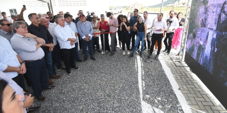 João Azevêdo destaca importância na segurança hídrica da Paraíba durante visita às obras do Canal Acauã-Araçagi com ministro Waldez Góes