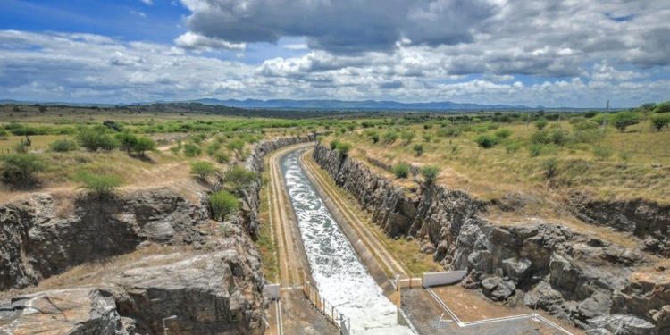 João Azevêdo destaca importância na segurança hídrica da Paraíba durante visita às obras do Canal Acauã-Araçagi com ministro Waldez Góes