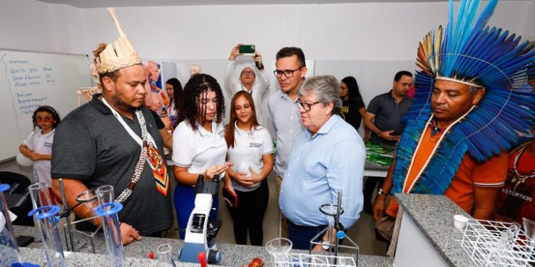 Governador inaugura escola e travessias urbanas em Rio Tinto e Baía da Traição