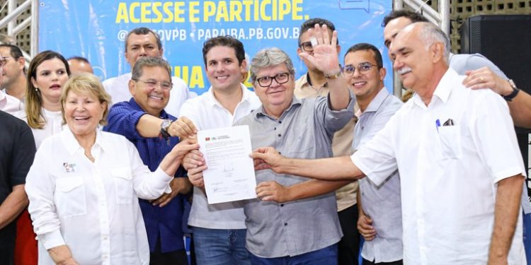João entrega benefícios no valor de R$ 37 milhões e ouve novas demandas da população durante audiência do ODE em Santa Luzia