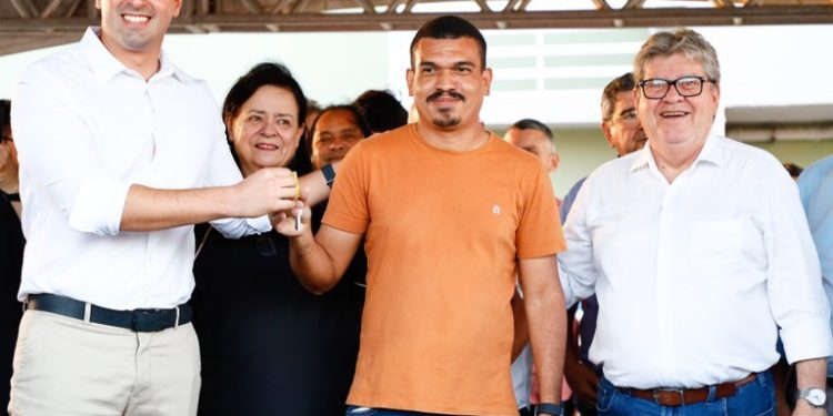 Governador entrega apartamentos em João Pessoa e beneficia 64 famílias na primeira etapa