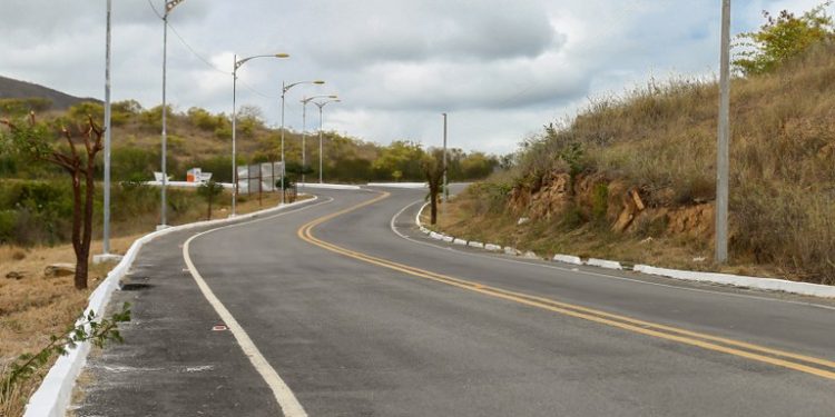 João Azevêdo entrega travessias urbanas de Salgadinho e de Junco do Seridó e destaca transformação dos municípios contemplados