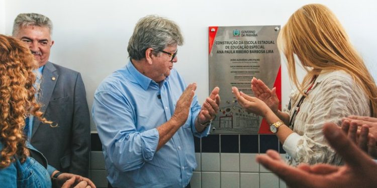 João Azevêdo entrega escola da Funad e destaca compromisso do governo com políticas de inclusão