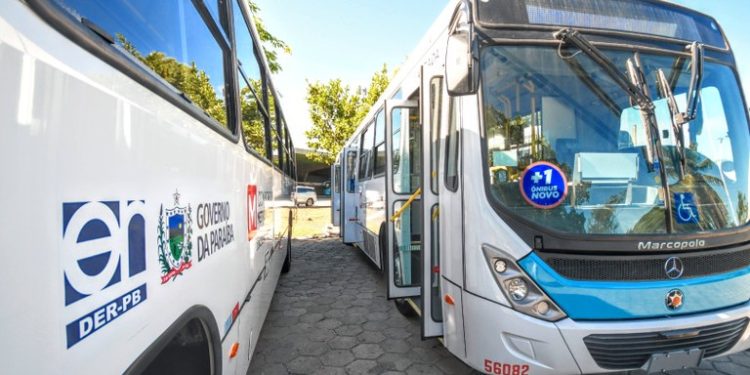 Governador acompanha entrega de 10 novos ônibus para o sistema de transporte púbico da Região Metropolitana de João Pessoa