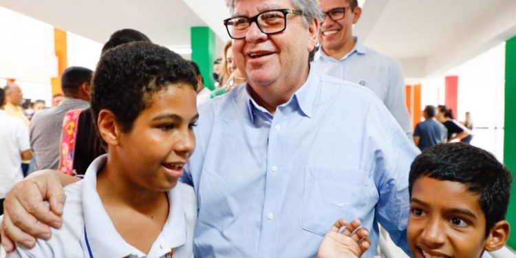 João Azevêdo entrega escola da Funad e destaca compromisso do governo com políticas de inclusão
