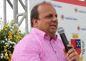 Em live, prefeito paraibano dispara: “Hoje é dia de sexo, drogas e rock n’ roll”