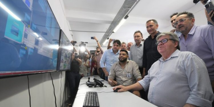 João Azevêdo destaca importância na segurança hídrica da Paraíba durante visita às obras do Canal Acauã-Araçagi com ministro Waldez Góes