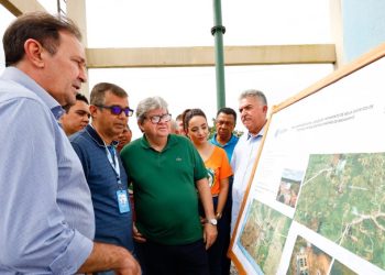 João Azevêdo inaugura escola em Itatuba e visita obras de segurança hídrica e de habitação em Ingá