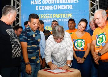 João Azevêdo ouve prioridades da população e autoriza novas obras durante audiência do ODE em Ingá