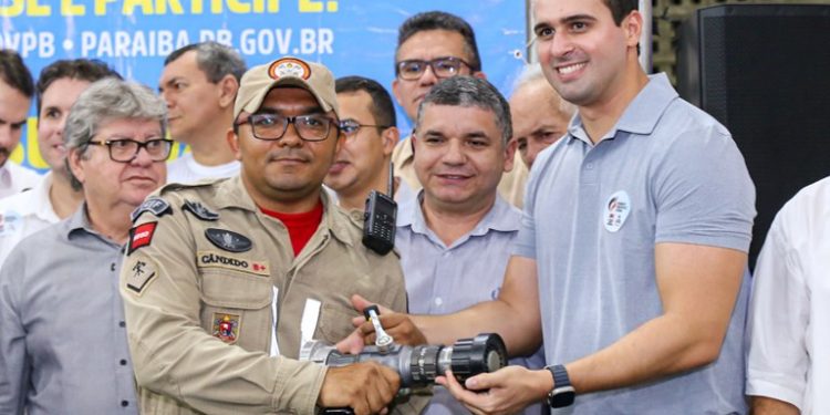 João entrega benefícios no valor de R$ 37 milhões e ouve novas demandas da população durante audiência do ODE em Santa Luzia