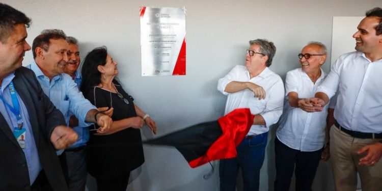 Governador entrega apartamentos em João Pessoa e beneficia 64 famílias na primeira etapa