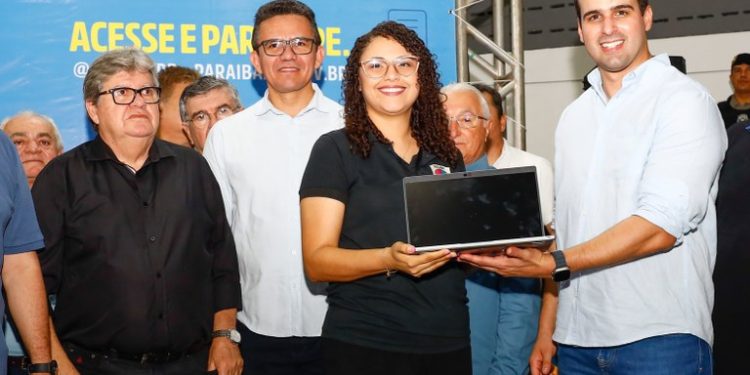 Governador entrega equipamentos e dialoga com a população em audiência do ODE com recorde de público em Guarabira