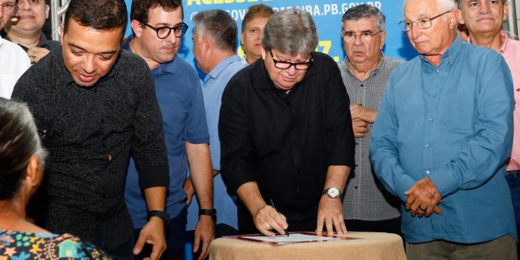 Governador entrega equipamentos e dialoga com a população em audiência do ODE com recorde de público em Guarabira