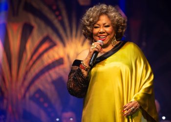 Cantora Alcione fará show gratuito no Parque Sólon de Lucena