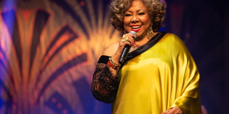 Cantora Alcione fará show gratuito no Parque Sólon de Lucena
