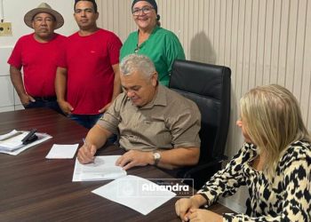 Alhandra firma contrato com cooperativa de catadores de materiais recicláveis para coleta de resíduos sólidos urbanos