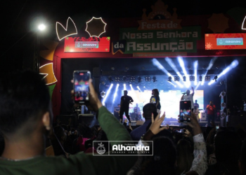 Show católico com Comunidade Colo de Deus levou fiéis a Avenida Nossa Senhora da Assunção na quarta noite de shows em Alhandra