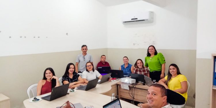 Secretaria Municipal de Assistência Social de Cruz do Espírito Santo realiza treinamento para servidores