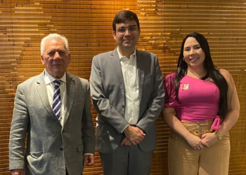 Prefeito de Cajazeiras e secretária são recebidos em Brasília por representante de instituição francesa