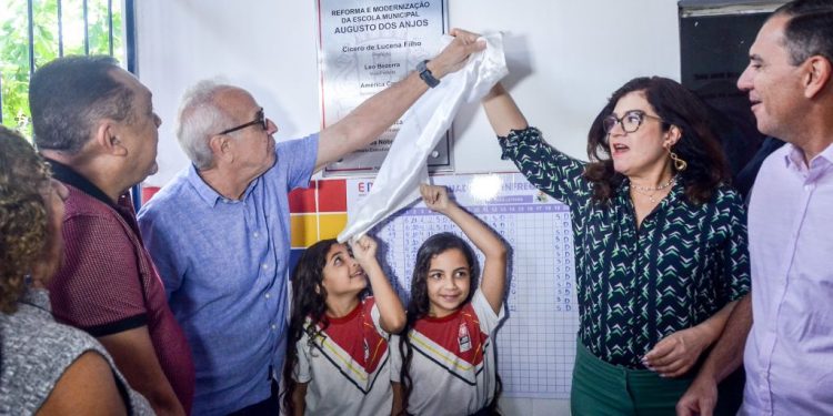 Cícero Lucena entrega Escola Augusto dos Anjos, a 27ª unidade de ensino reformada e modernizada