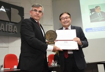Desembargador Joás de Brito Pereira Filho é homenageado por sua trajetória em solenidade na OAB Paraíba