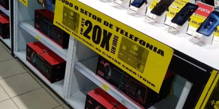 Pesquisa do PROCON compara preços do aparelho celular nas lojas da Capital e registra diferença de R$ 2.500