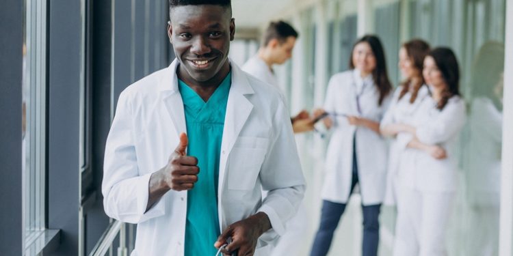 Ebserh publica editais do Enare 2023 com mais de 5 mil vagas em residência médica, uni e multiprofissional