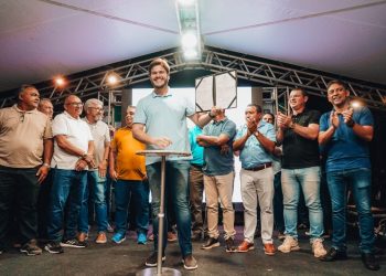 Bruno assina ordem de serviço para início da construção da Avenida Félix de Souza Araújo