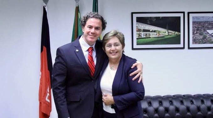 Prefeita de Uiraúna reconhece atuação municipalista de Veneziano e afirma que toda cidade deve votar no emedebista, em 2026