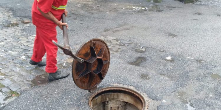 Seinfra inicia semana com manutenção de galerias e iluminação pública