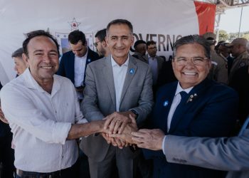 Adriano discute com ministro da Integração início do ramal do Rio Piancó na transposição e obras da adutora do Pajeú
