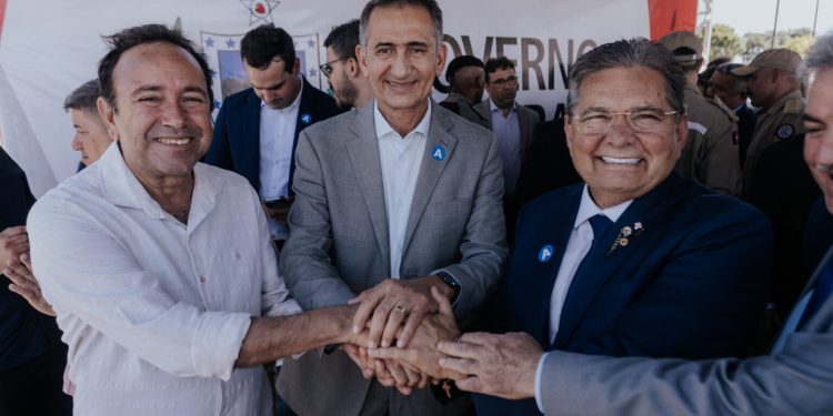 Adriano discute com ministro da Integração início do ramal do Rio Piancó na transposição e obras da adutora do Pajeú