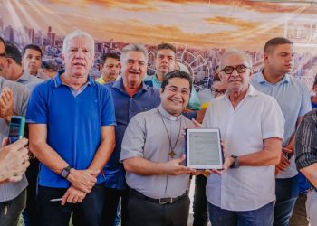 Cícero Lucena autoriza obras de pavimentação em mais 19 ruas de Mangabeira