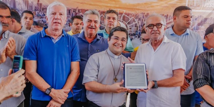 Cícero Lucena autoriza obras de pavimentação em mais 19 ruas de Mangabeira