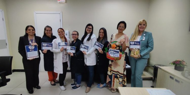 Dia dos Pais: pacientes internados no Hospital Metropolitano recebem cartinhas e presentes